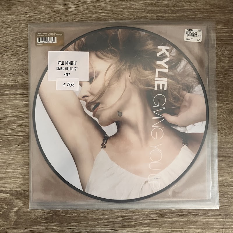 Kylie Minogue – Giving You Up