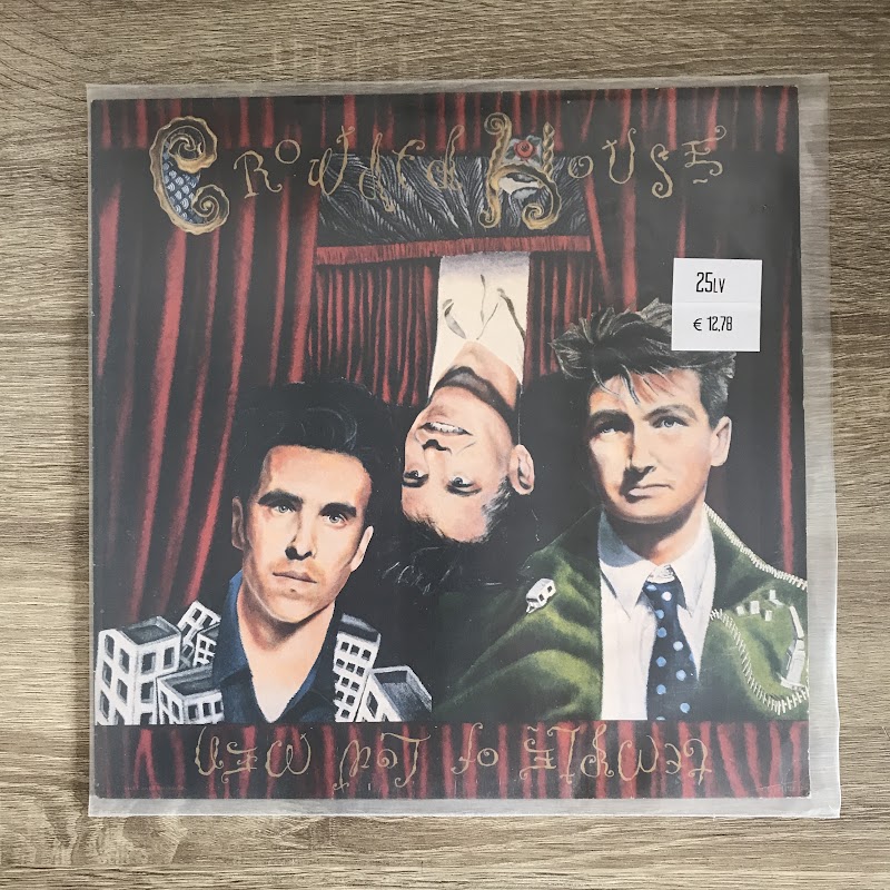 Crowded House – Temple Of Low Men